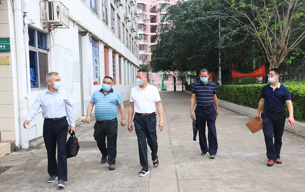 省市防疫督导检查组 深入华中师大海南附中检查评估初三高三开学准备工作