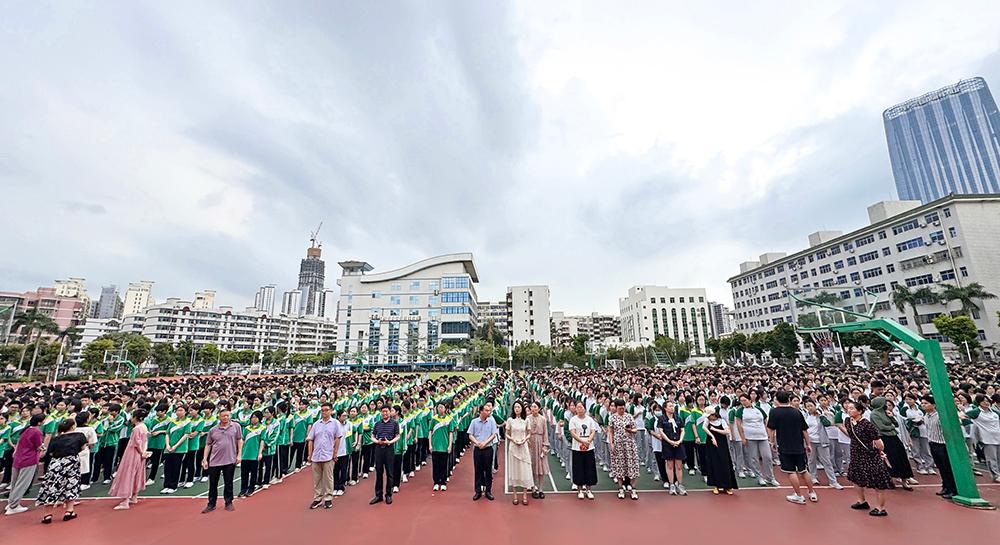 海南华海中学开展消防地震应急疏散演练